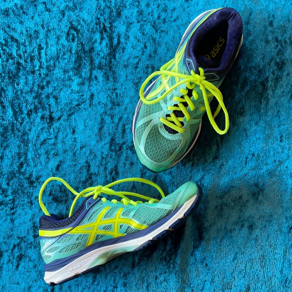 ASICS Fluid Ride athletic sneakers